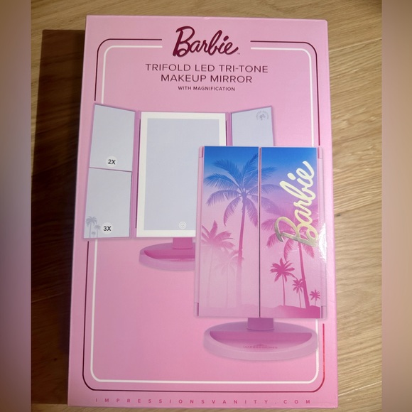 Barbie Tri Fold LED Mirror - LIMITED EDITION!! - Picture 5 of 7